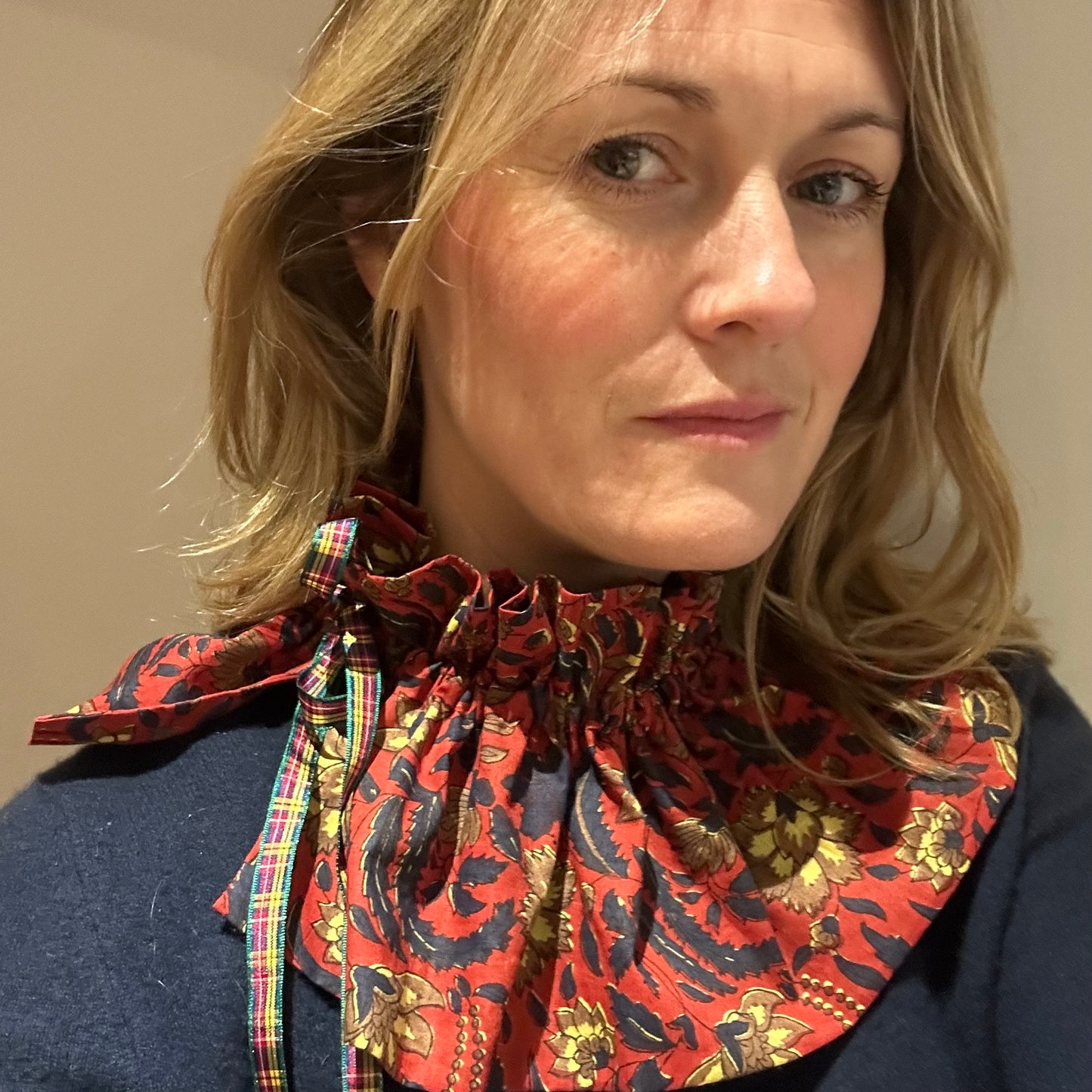 Frilly collar - Forfar red