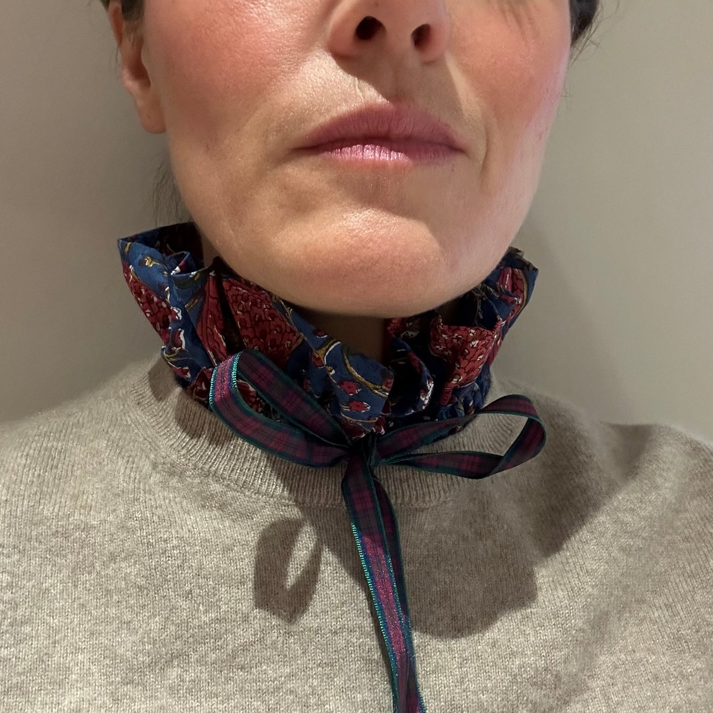 Frilly collar - Strathdon blue