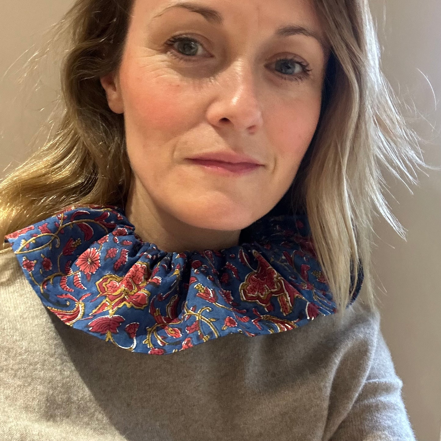 Frilly collar - Strathdon blue