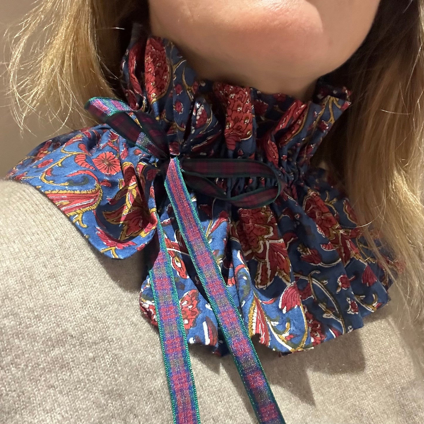 Frilly collar - Strathdon blue