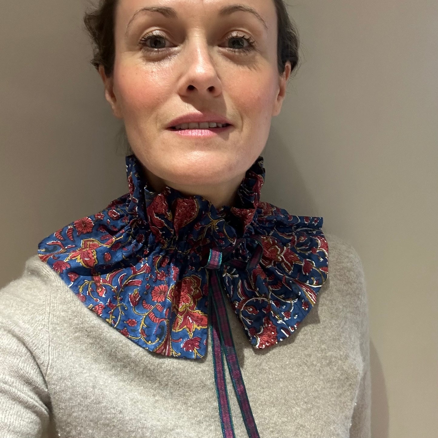 Frilly collar - Strathdon blue