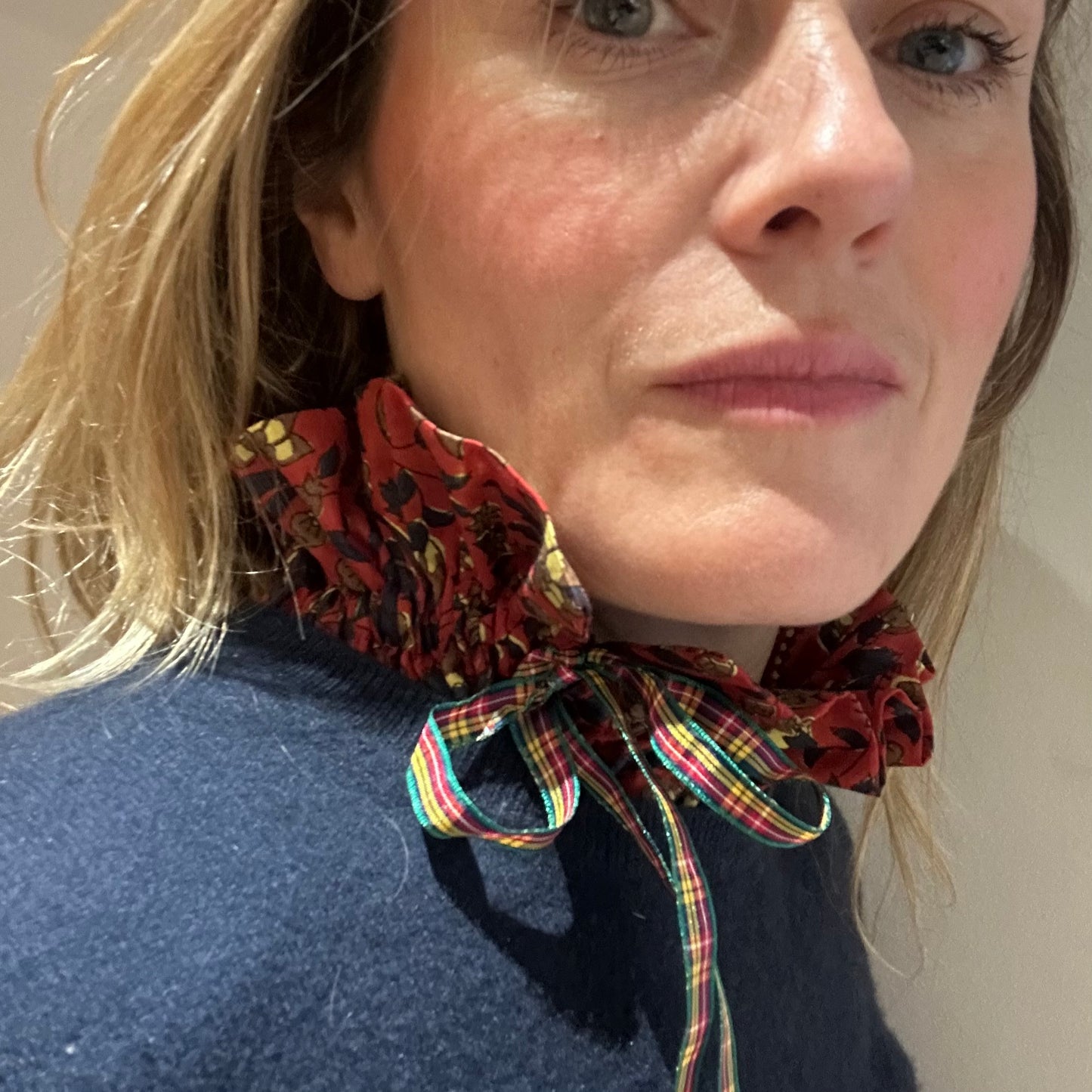 Frilly collar - Forfar red