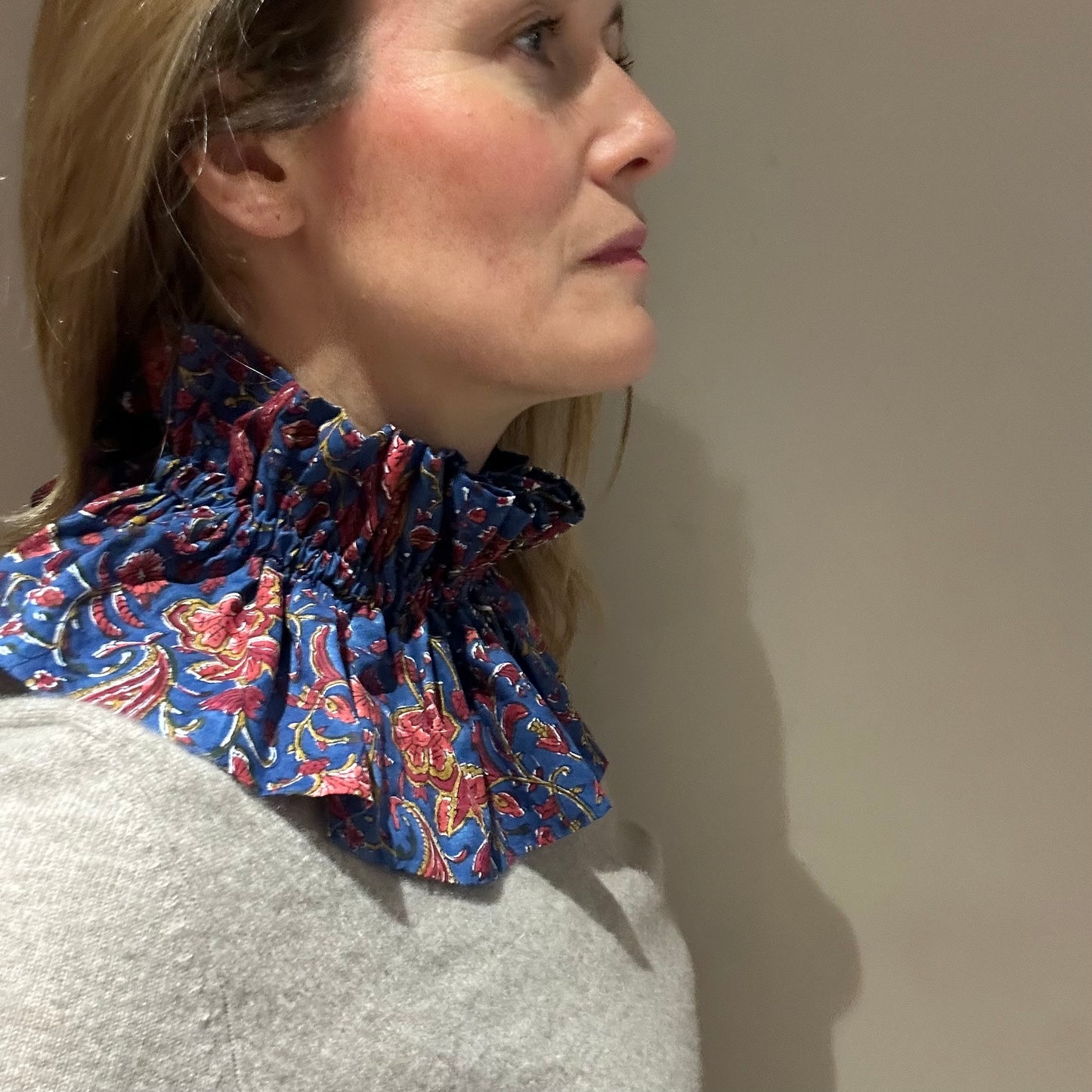 Frilly collar - Strathdon blue