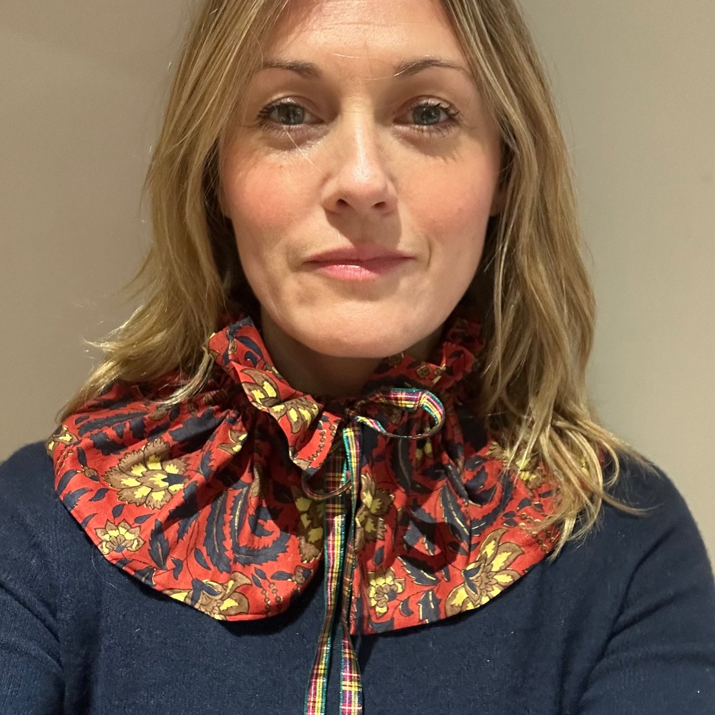 Frilly collar - Forfar red